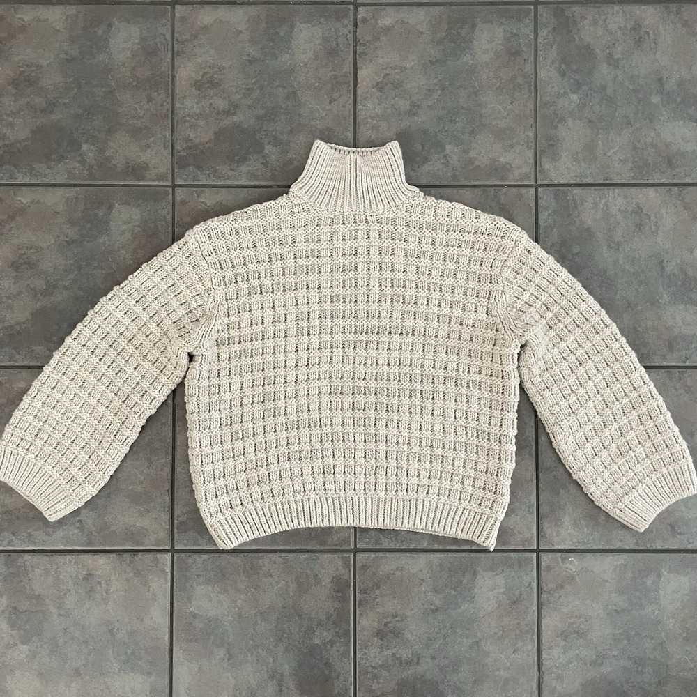 H&M Oversized Cream Women's Pull over sweater size medium